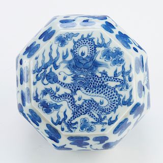 20th C. Chinese Porcelain Covered Octagonal Box