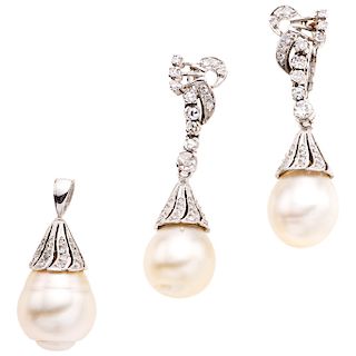PENDANT AND PAIR OF EARRINGS SET WITH CULTURED PEARLS AND DIAMONDS. PALLADIUM SILVER 