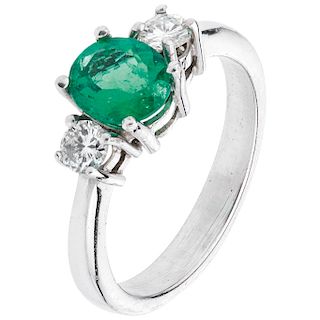 EMERALD AND DIMONDS RING. 14K WHITE GOLD