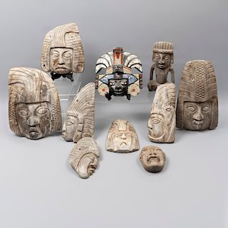 Lote de 10 piezas prehispánicas. México. SXX. En piedra y obsidiana. Consta de: 9 máscaras y un ídolo. Una con concha de abulón.