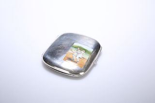 A GEORGE V SILVER AND ENAMEL CIGARETTE CASE WITH A TENNIS T