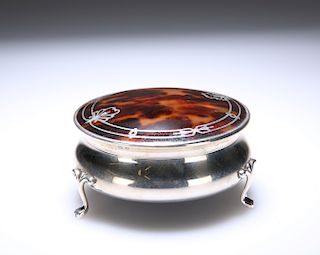 A GEORGE V SILVER AND PIQUE WORK RING BOX, WALKER & HALL, B