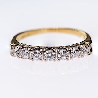 AN 18CT YELLOW GOLD AND DIAMOND RING, the seven brilliant c