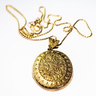 A VICTORIAN LOCKET PENDANT, of oval form with engraved deta