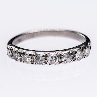 AN 18CT WHITE GOLD AND DIAMOND RING, the eight brilliant cu