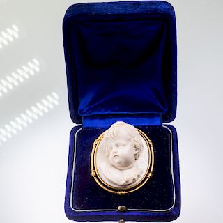 A 19TH CENTURY PORCELAIN CAMEO BROOCH, the oval mount with 