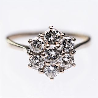 AN 18CT WHITE GOLD AND DIAMOND RING, the seven brilliant cu