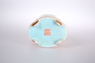 A CHINESE PORCELAIN VASE OF SHAPED OVAL FORM, painted with 