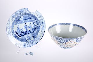 A CHINESE EXPORT BLUE AND WHITE PORCELAIN BOWL, late 18th c