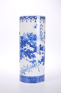 A CHINESE BLUE AND WHITE CYLINDER VASE, painted with foliag