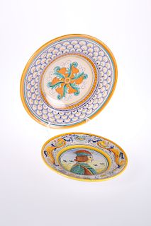 TWO DERUTA FAIENCE PLATES IN RENAISSANCE STYLE, the larger 