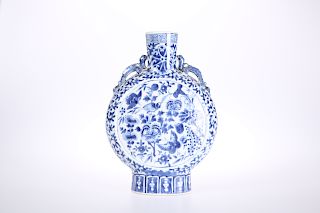 A CHINESE BLUE AND WHITE PORCELAIN MOON FLASK, PROBABLY LAT