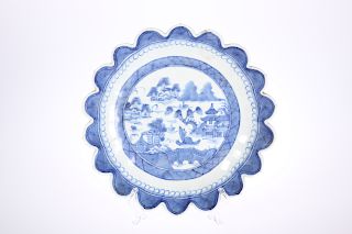 A CHINESE BLUE AND WHITE PORCELAIN DISH, circular, with sca