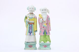 A PAIR OF CHINESE POLYCHROME FIGURES OF IMMORTALS. Taller 2