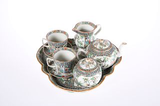 A CHINESE PORCELAIN CABARET SET, PROBABLY EARLY 20th CENTUR