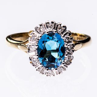 A 9CT YELLOW GOLD, BLUE TOPAZ AND DIAMOND CLUSTER RING, the