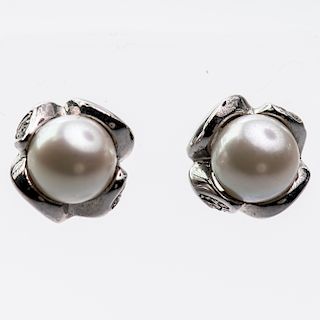 A PAIR OF CULTURED PEARL STUD EARRINGS, the single cultured