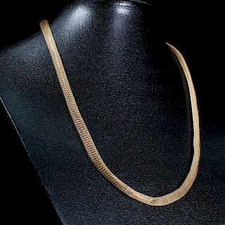 AN 18CT YELLOW GOLD SNAKE CHAIN, stamped 750. Length 43cm. 
