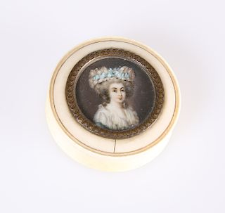 A GEORGE III IVORY PATCH BOX INSET WITH A PORTRAIT MINIATUR