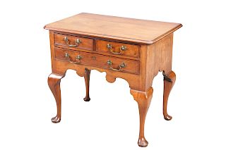 AN 18TH CENTURY MAHOGANY LOWBOY, the moulded rectangular to