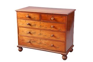 A MID 19TH CENTURY MAHOGANY CHEST OF DRAWERS, the moulded r