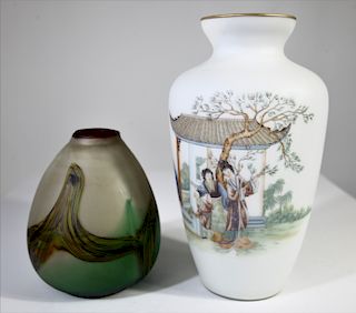 (2) Chinese Vases