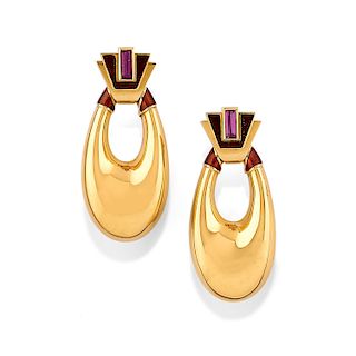 Nouvelle Bague - A 18K yellow gold, enamel and purple gemstone earrings