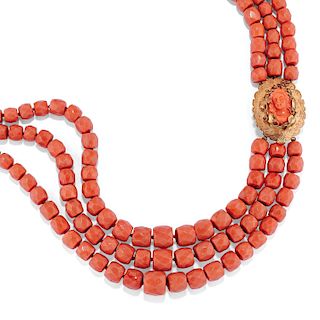 A 9K yellow gold and coral necklace