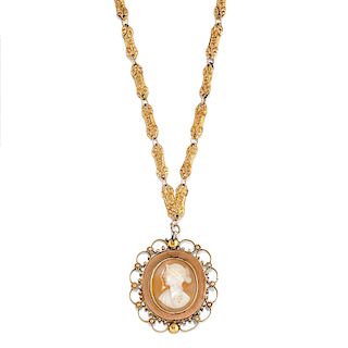 A 18K yellow gold and cameo necklace
