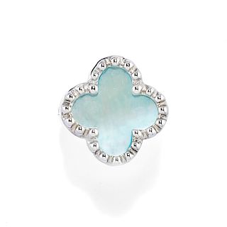 A 18K white gold and mother-of-pearl blue ring