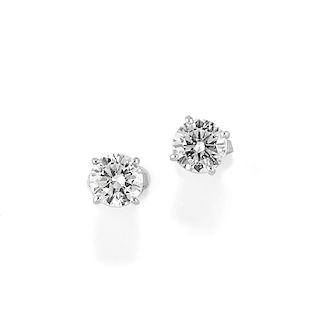 A 18K white gold and diamond earring