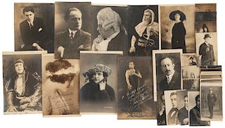 Retratos de Tenores y Sopranos. Principios del S. XX. Fotografías y Fotopostales, diferentes formatos. 31 firmadas y dedicadas. Pzas:36