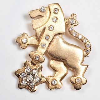 A 14K gold and diamond pendant brooch depicting the lion of Judah