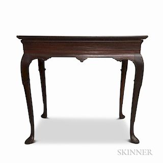 Queen Anne-style Mahogany Slipper-foot Tea Table