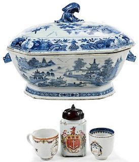 Group of Four Chinese Export Porcelain Items