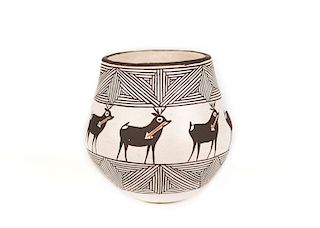 Marie Z. Chino, Acoma Pot with Heart-line Deer