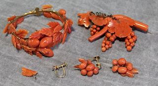 JEWELRY. 14kt Gold and Coral Jewelry Suite.
