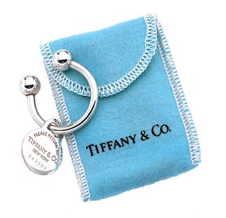 Llavero en plata .925 de la firma Tiffany & Co. Peso: 22.0 g. Estuche y funda originales.