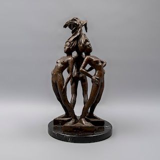 Enrique Jolly. Tres mujeres. Fundición en bronce. Con base de mármol negro jaspeado. 34 x 17 x 15 cm.