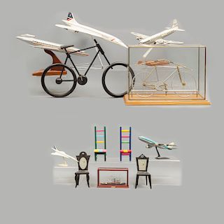 Lote de 13 piezas. Diferentes orígenes y materiales. SXX. Diseños a escala. Consta de: biciclo aéreo, buque, 5 aviones, otros.