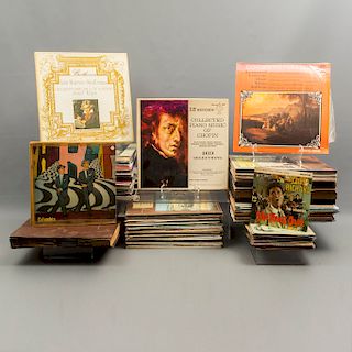Colección de 220 discos. LP's. Diferentes géneros musicales. Consta de: Darius Milhaud. Le Boeuf sur le toit. Otros. Algunos en carpeta