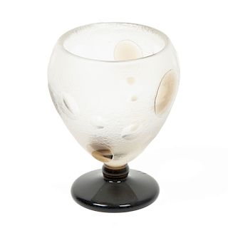 Charles Schneider. Copa. Francia, años 30. Elaborado en cristal al ácido. Diseño texturizado con círculos.
