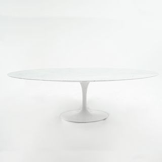 Eero Saarinen para Knoll Internacional de México. Mesa de comedor. Años 70. Elaborada en aluminio laqueado blanco.