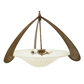 P.L. de Pacioli. Lámpara de techo. Italia, años 60. Estructura de acero dorado. Para 2 luces. Diseño con plato flotante de cristal.