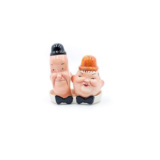 2 BESWICK LAUREL AND HARDY SALT AND PEPPER SHAKERS