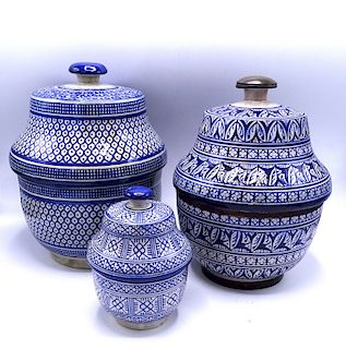 3 BLUE & WHITE COVERED VESSELS 