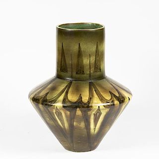 ABSTRACT VASE GREEN