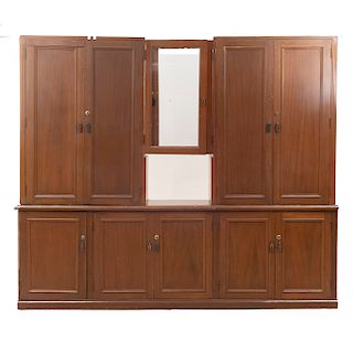 Vitrina-librero. SXX. En madera y triplay. Con 11 puertas abatibles, 2 con cristal y entrepa–os internos. 216 x 260 x 44 cm.