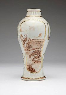 A Chinese export porcelain vase