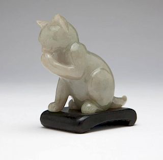 A Chinese carved jadeite cat figurine